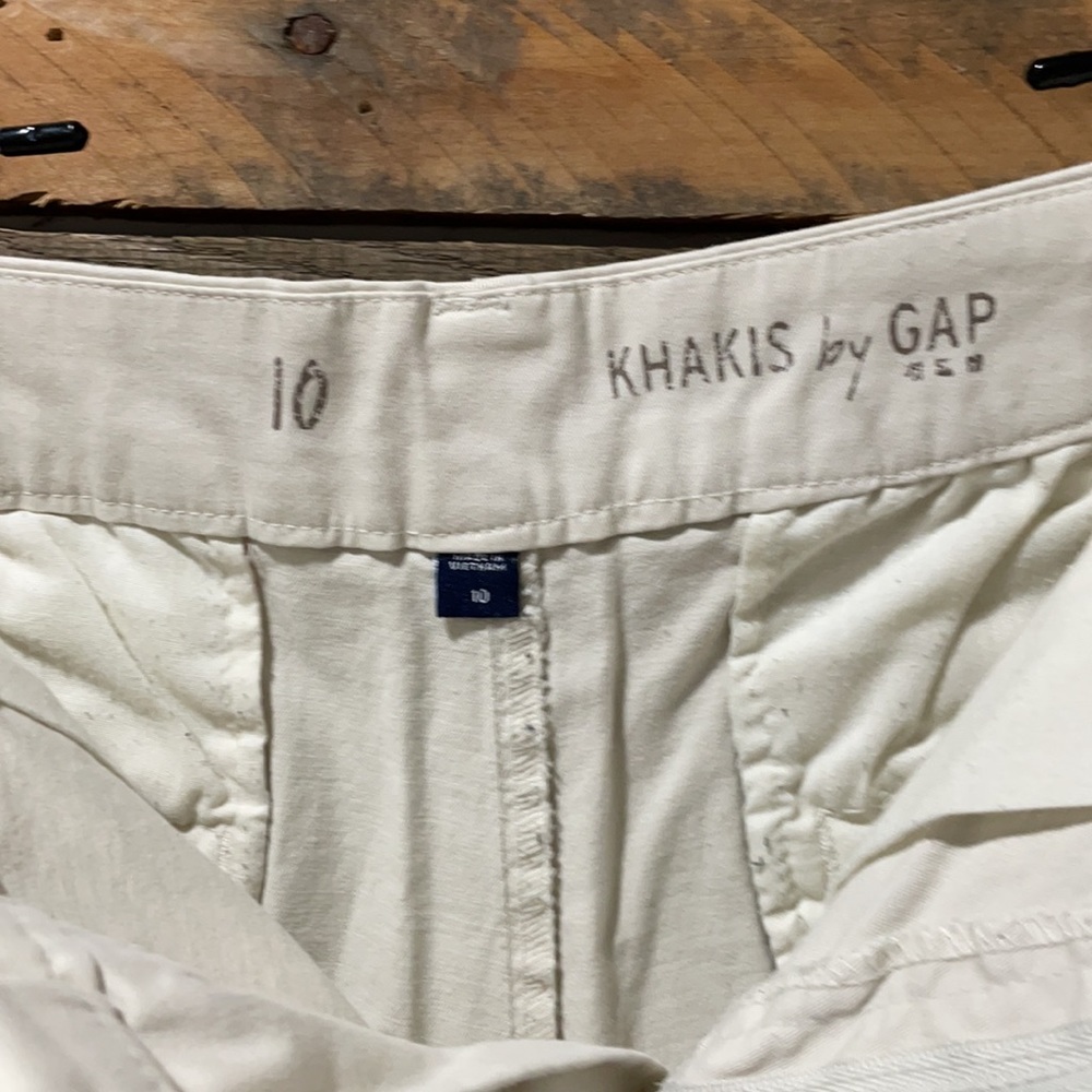KHAKI by Gap Shorts - size 10 (4") - Picture 3 of 3